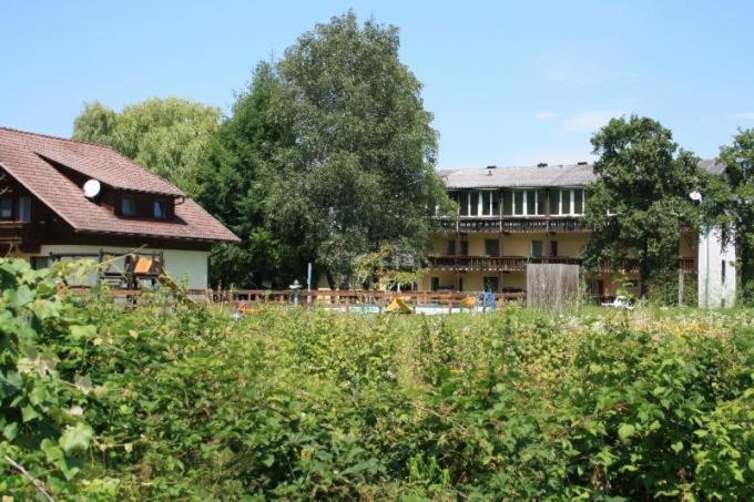 Schmautz Ferienwohnungen & Zimmer Miklauzhof Bagian luar foto